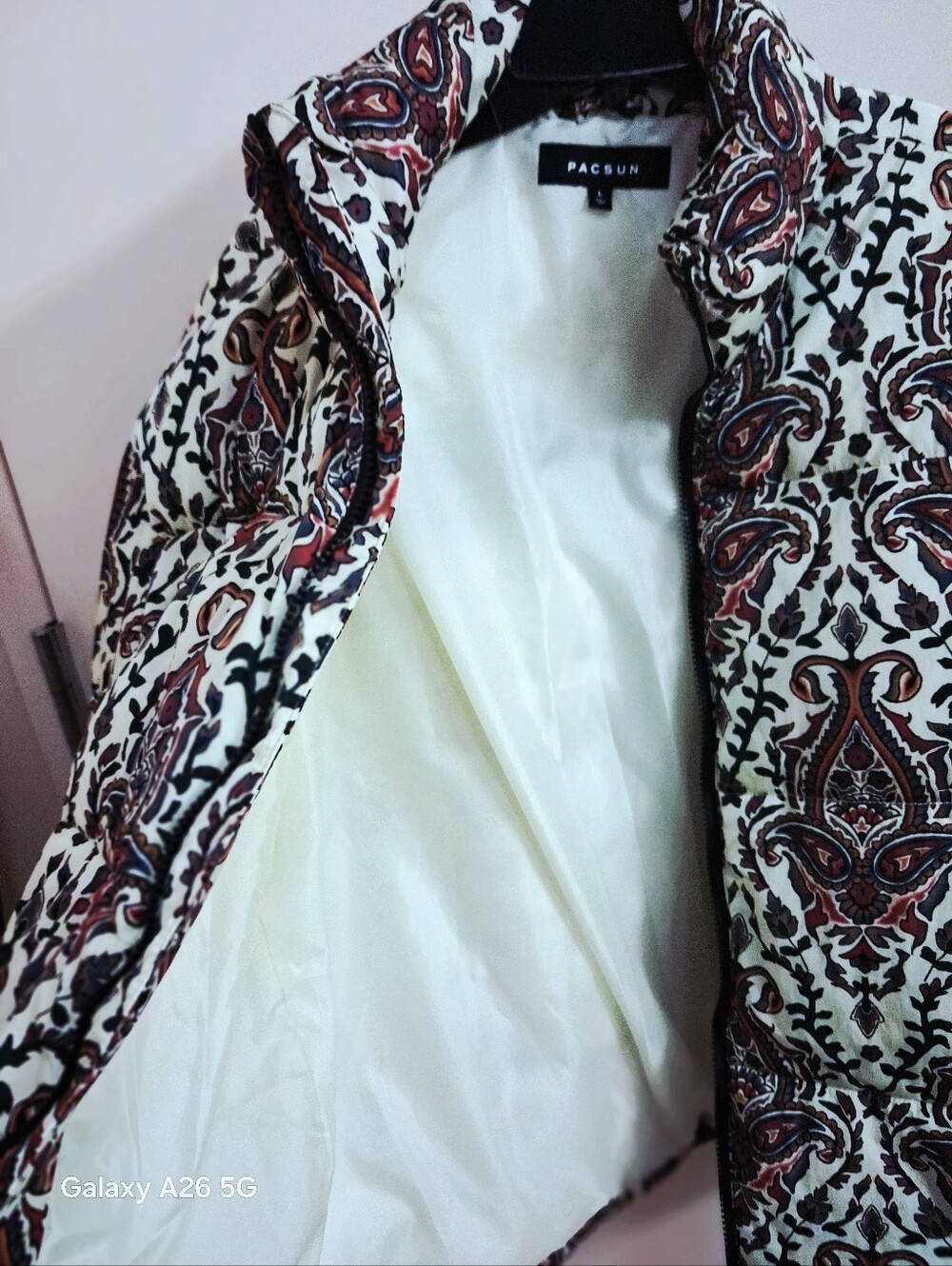 PacSun LA White Paisley-Print Puffer Jacket with Rust and Black Accents Size Lg.
